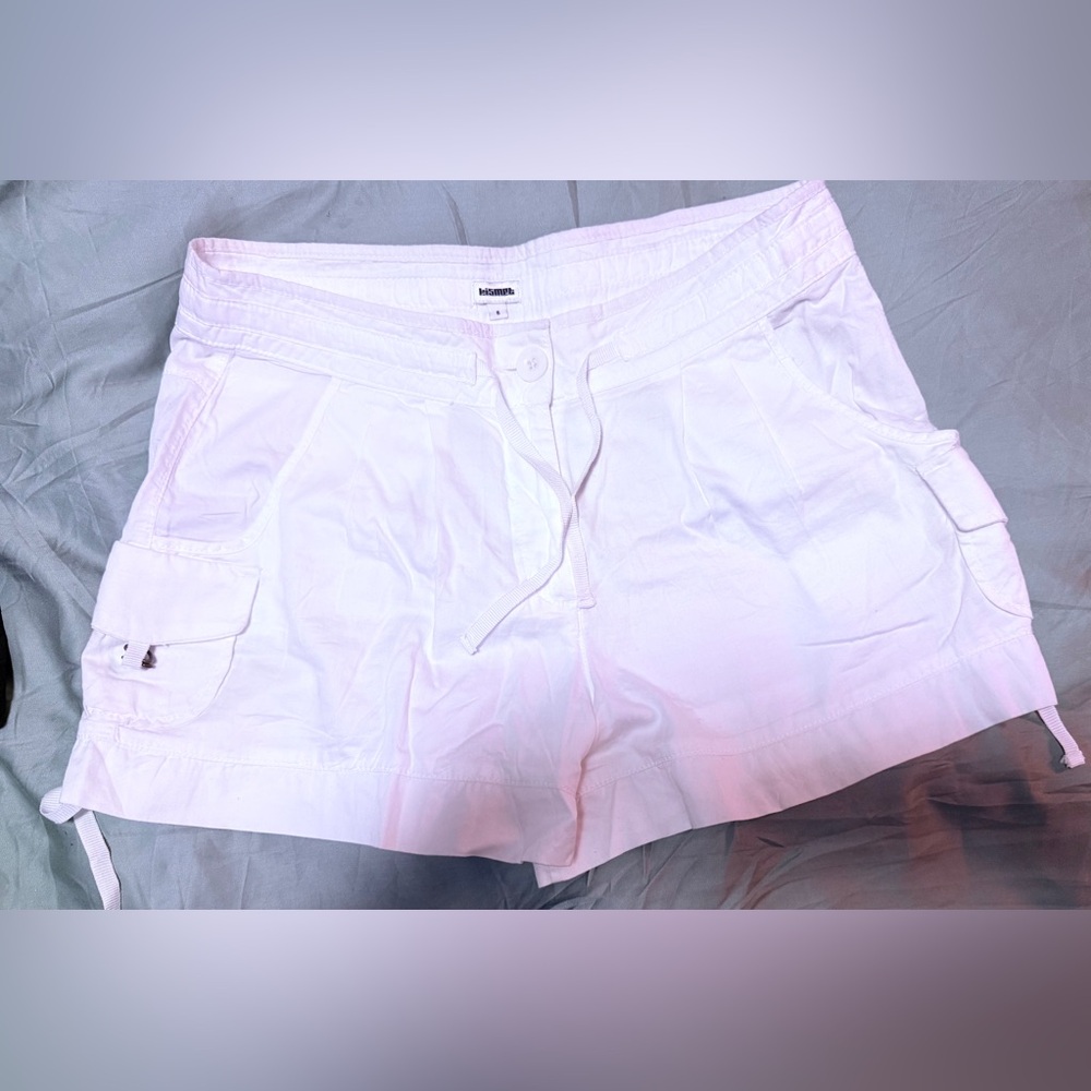 Kismet size 6 Women's White Cargo Shorts. Only worn twice!